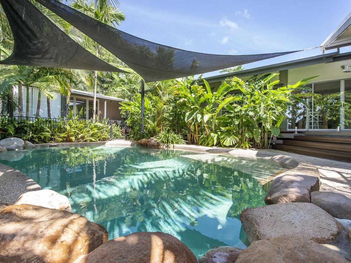Villa Whispering Palms Nelly Bay Esterno foto
