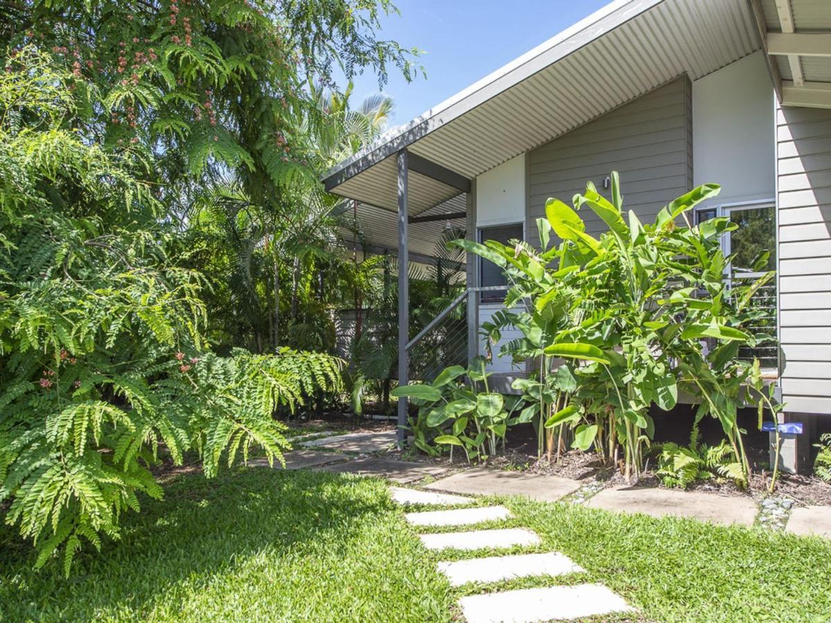 Villa Whispering Palms Nelly Bay Esterno foto