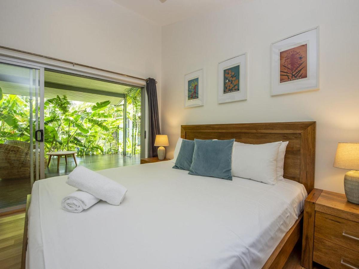 Villa Whispering Palms Nelly Bay Esterno foto