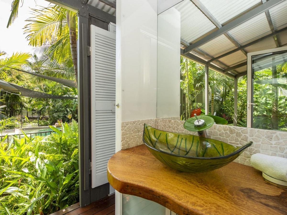 Villa Whispering Palms Nelly Bay Esterno foto