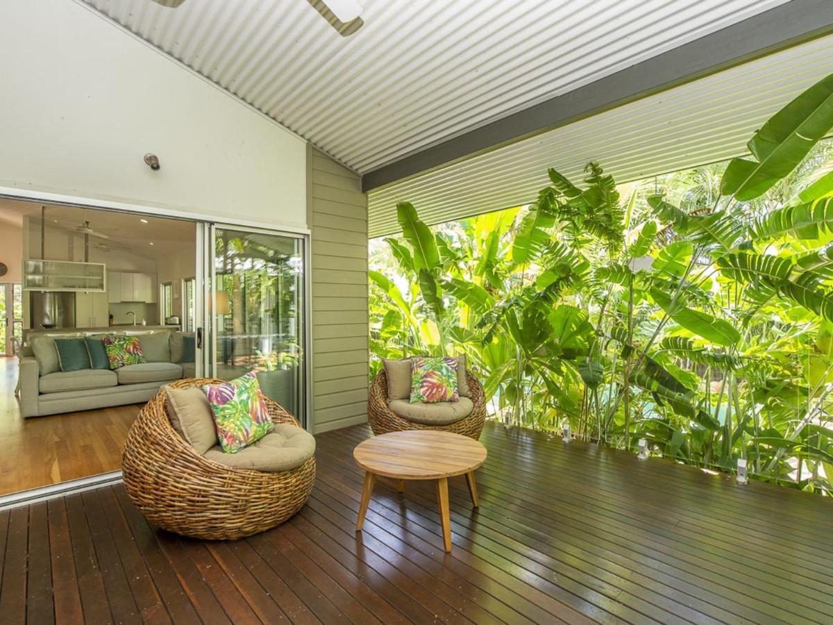 Villa Whispering Palms Nelly Bay Esterno foto